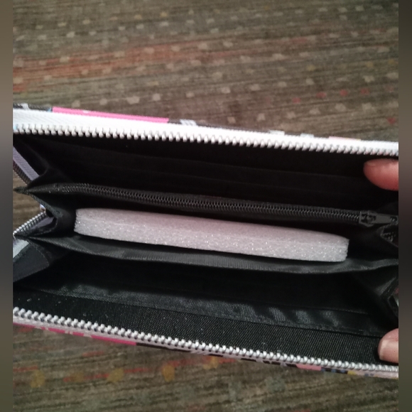 Wallets possibly have 2 in some - Picture 6 of 6
